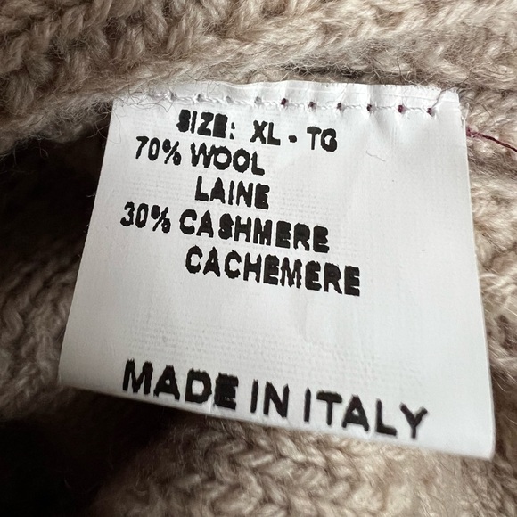 Holt Renfrew cable knit sweater - Picture 6 of 7